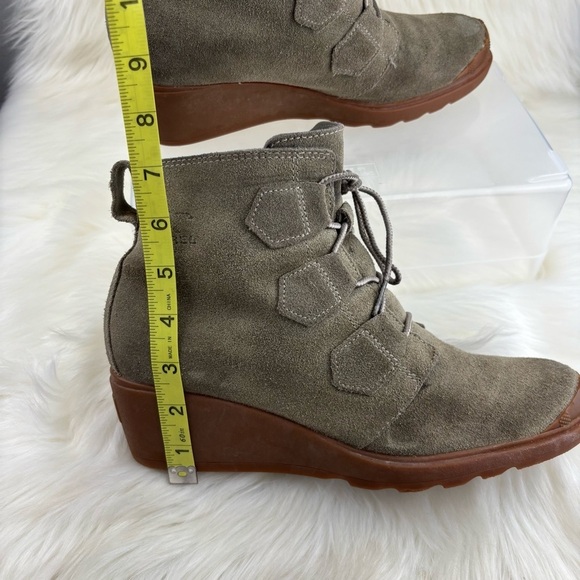 Sorel Olive Lace Up Wedge Boots with Suede Texture - Picture 11 of 11